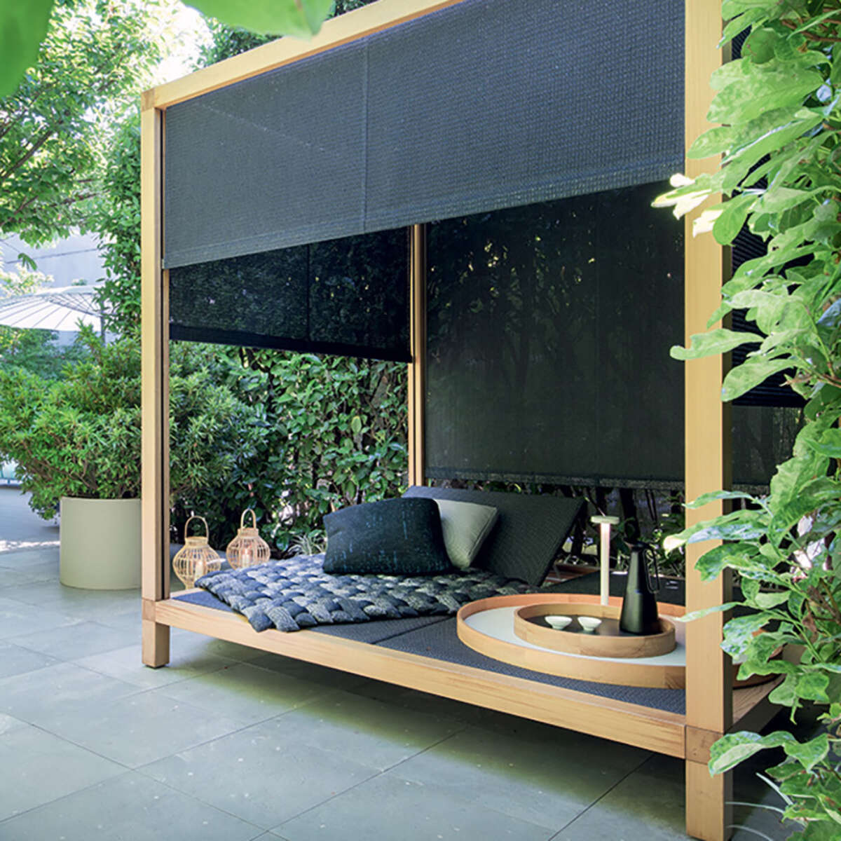 Paola Lenti Toku daybed The Modern Garden Compny
